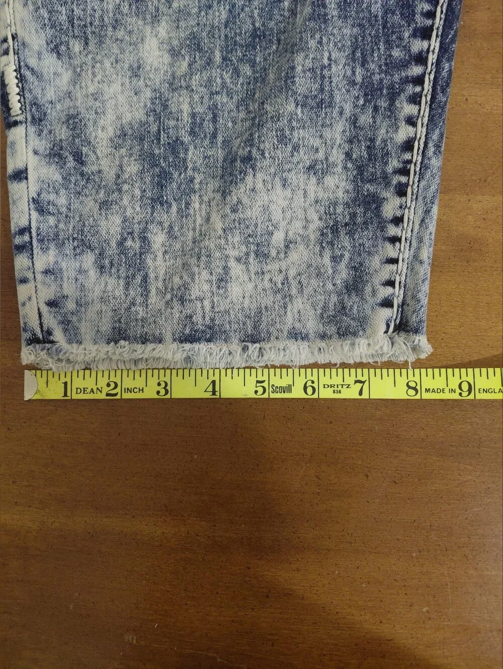 NWOT True Religion Size 28 Ricky Relaxed Straight Super Fray Shorts Flap Pocket